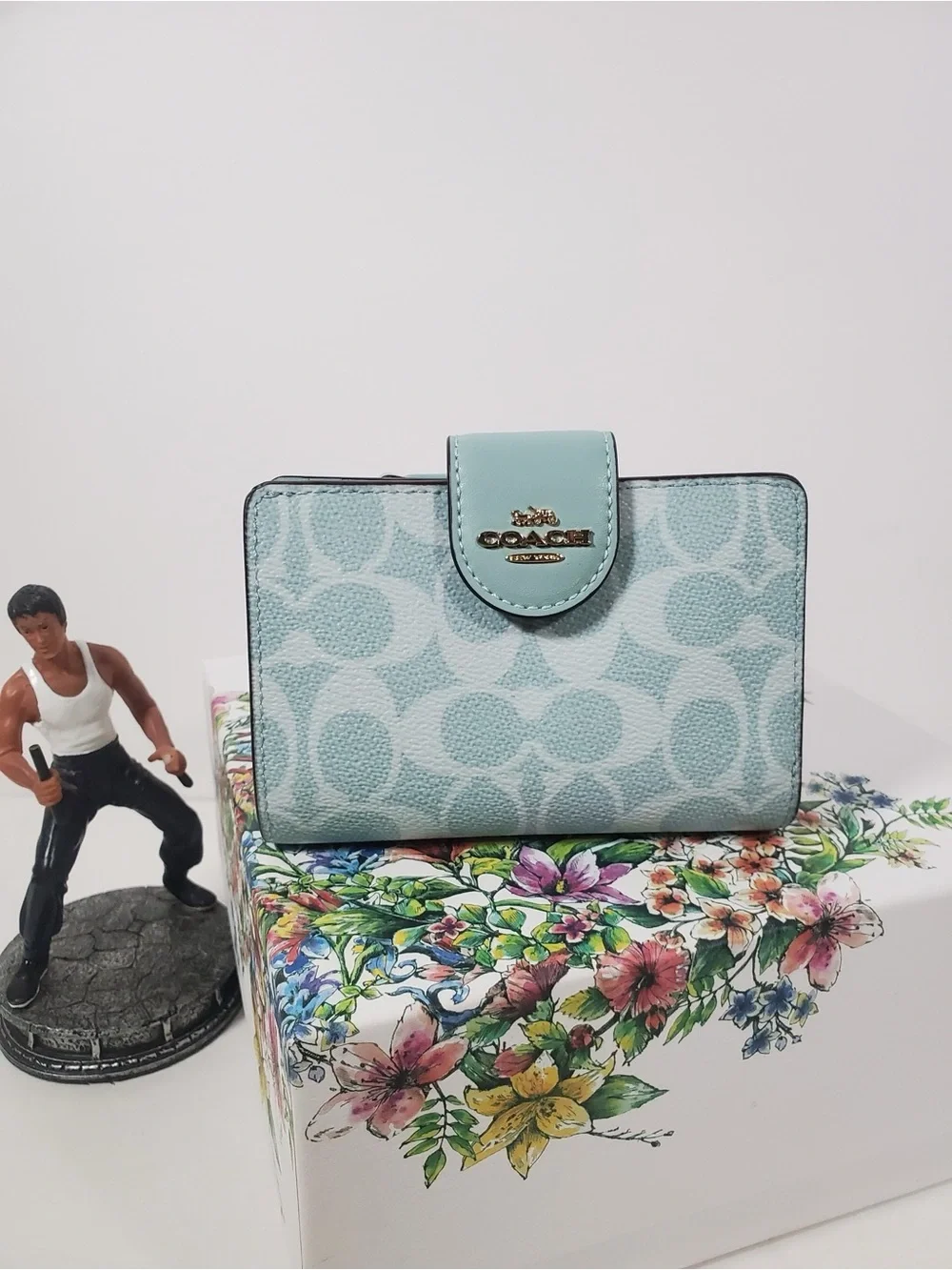 NWT Coach Medium Corner Zip Wallet